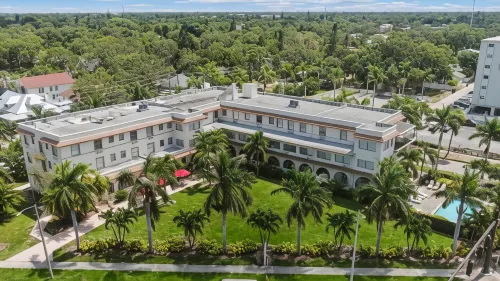 Crystal Bay Historic Hotel - Beach
