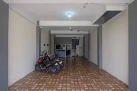 RedDoorz near Laweyan Gentan