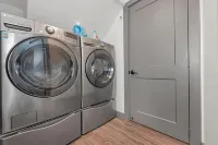 Tranquil Oasis 2 Bedroom Suite with Pool View