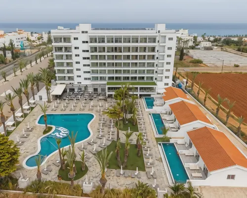 Bohemian Gardens Hotel Hotels in Pernera