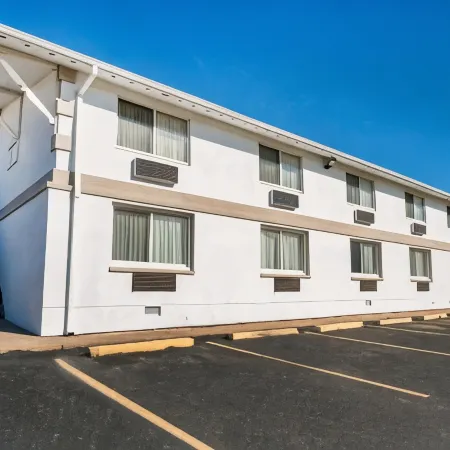 Travelodge by Wyndham Dodge City KS