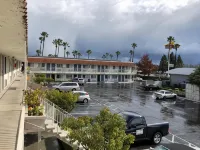 Gilroy Inn - Parkplatz