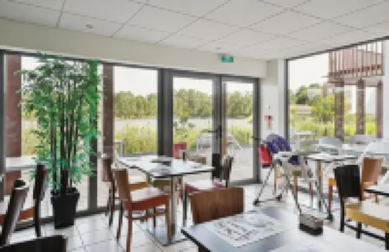 拉特斯特全套房酒店-阿卡雄灣