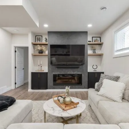 Charming 2-bedroom house in awesome Edmonton with AC, WiFi