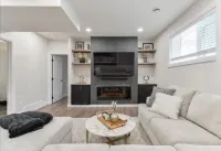 Charming 2-bedroom house in awesome Edmonton with AC, WiFi
