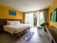 Coriacea Beachfront Boutique Phuket Resort Hôtels à proximité de : Plage de Mai Khao