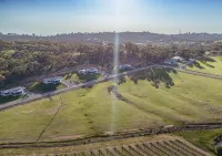 Neagles Retreat Villas - parking