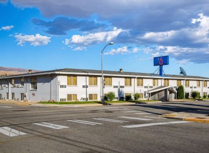 Motel 6 Wenatchee, WA
