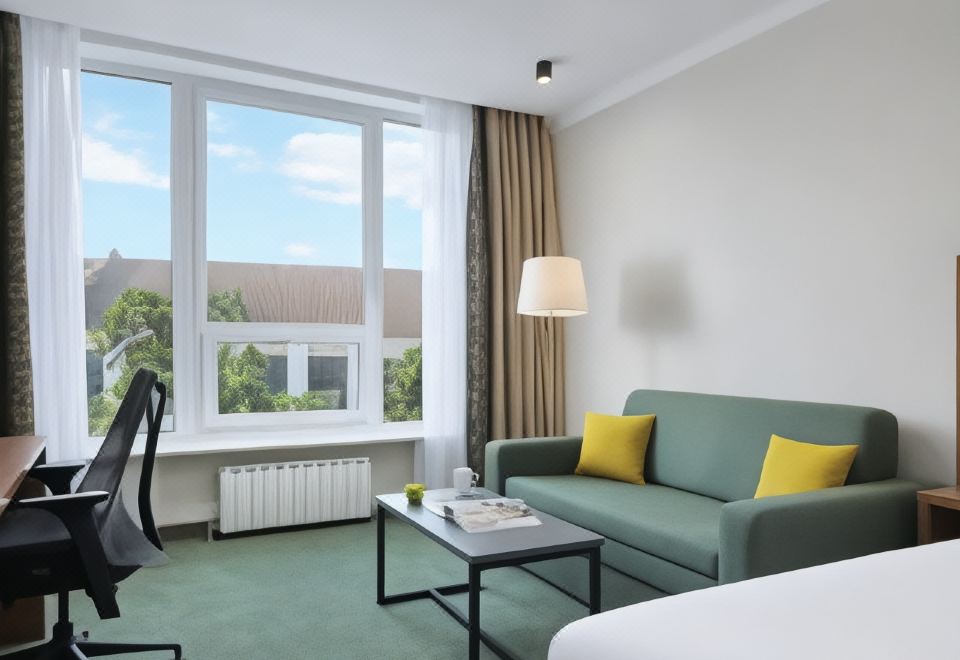 Hilton Garden Inn 객실 내부 및 조식 뷔페