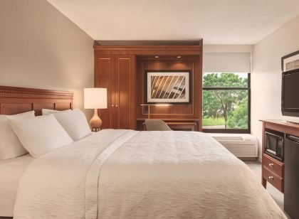 德梅因機場歡朋飯店