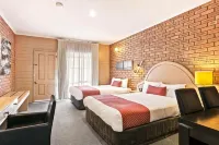 Quality Inn Colonial فنادق في غولدن سكوير