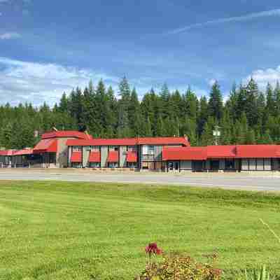 Wells Gray Inn Hotel Exterior