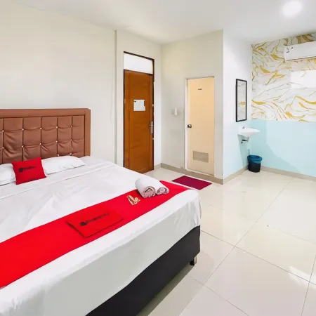 RedDoorz @ STM Suite Medan Amplas