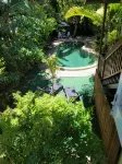 Travellers Paradise - مسبح
