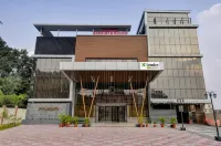 Treebo Winsome Resort with Swimming Pool - piscina