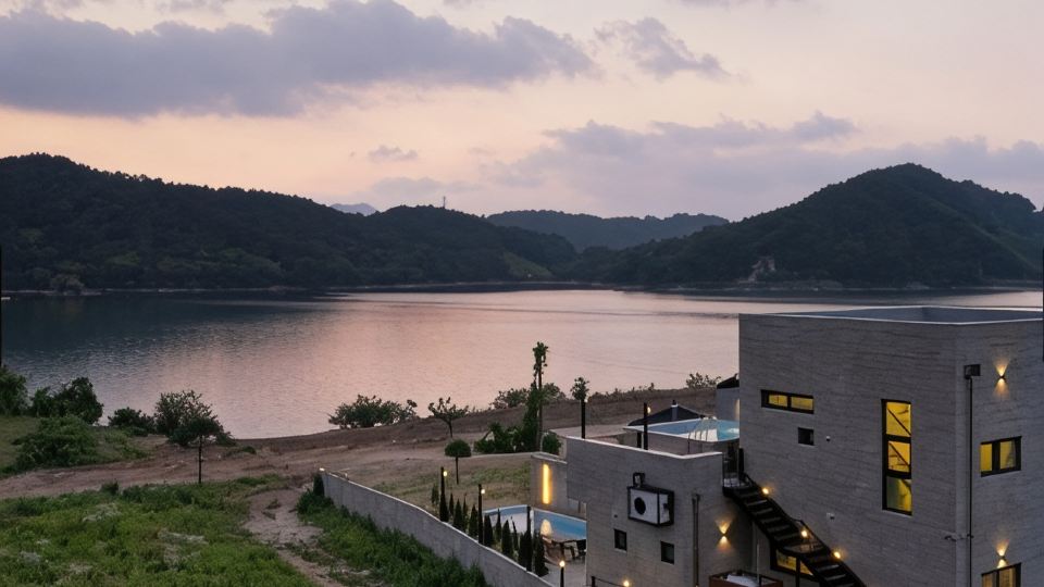 Wanju Hwajeong Yanghwa Pool Villa