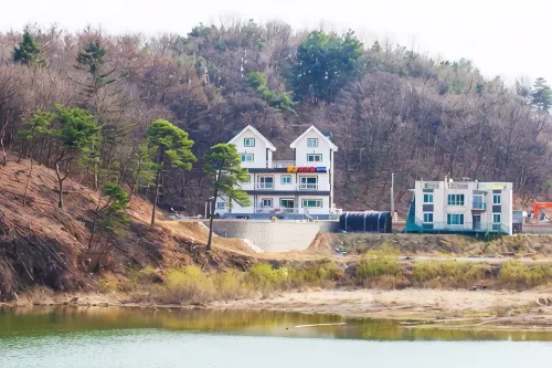 Anseong Pension Ddeulanche Hotel di Anseong