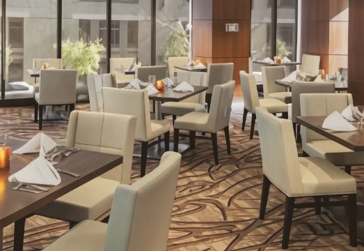 4. 더블트리 바이 ..