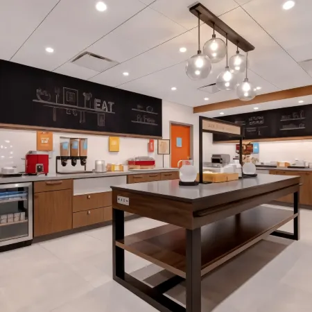 Hampton Inn by Hilton Crown Point Отели в г. Сидар Лейк