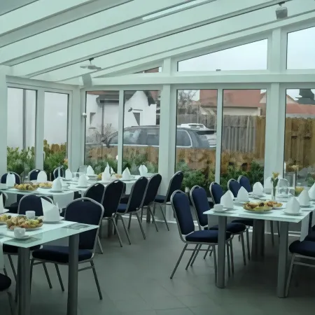 Hotel am Rosenplatz,24 Stunden Check in, Kostenfreie Parkplätze Отели в г. Нетгау