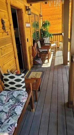 Rustic/Modern Open Concept Spacious 3br-Walk to Beach,  level 2 tesla charger Отели рядом с достопримечательностью «Государственная зона отдыха Кингс Бич»