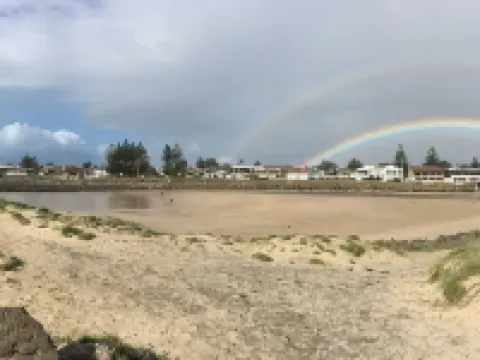 'LITTLE LAKE LODGE' - on Warilla Beach / Little Lake シェルハーバーのホテル