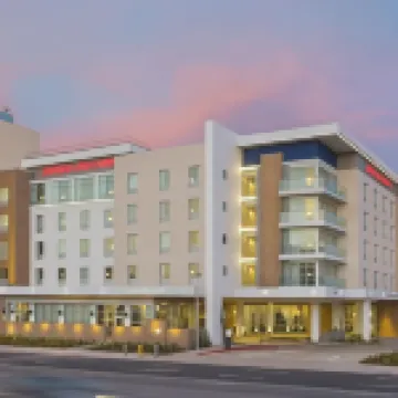 Hampton Inn & Suites LAX El Segundo