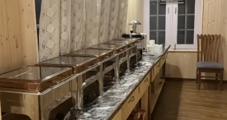 Upani Cottages Отели рядом с достопримечательностью «Индира Ганди Мемориал Тьюлип Гарден»