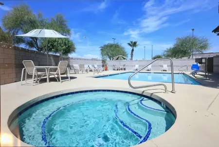 Best Western Superstition Springs Inn Отели рядом с Аэропорт Феникс-Меса Гейтвей