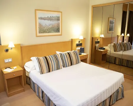 卡斯特拉歐 維拉加爾西亞·德·阿勞薩酒店