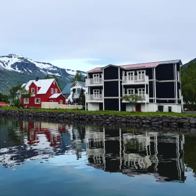 Við Lónið Guesthouse - Pensions