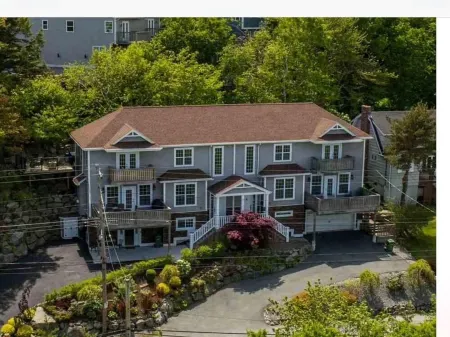 Luxury 3-Bedroom Furnished Home. View of NW Arm, Close to DT (Min 30 Days)