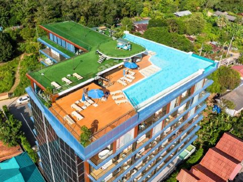 โรงแรม เดอะ บลู มาวี