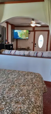 Charming 1-bedroom cottage in Historic Punta Gorda with WiFi, AC, Lanai, & more