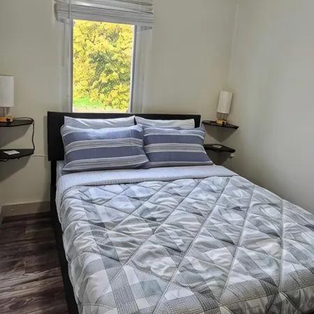 Cozy 1-bedroom apartment with AC, WiFi in serene Metaline Falls
