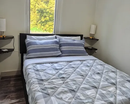 Cozy 1-bedroom apartment with AC, WiFi in serene Metaline Falls Hotele w: Pend Oreille County