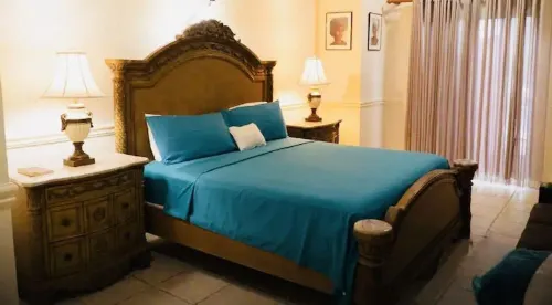 SILVER SAND ESTATE 5br 5.5ba Villa /.1 mi  walk to Beach/PRIVATE CHEF & POOL