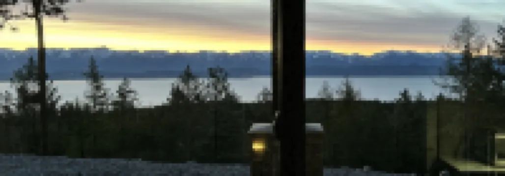 Modern 3-bedroom bungalow in peaceful Somers with great lake and mountain views