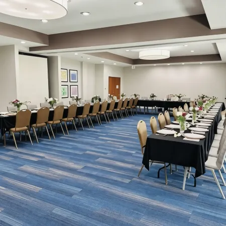 Holiday Inn Express & Suites MANSFIELD by IHG