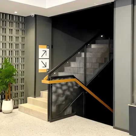 Fieris Izzy Hotel