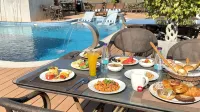 Le Reve Hotel By Le Reve Company - Pool
