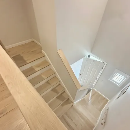 3 Br Retreat 1 Mile to Westerly Beaches!1 Bed King, 3 Queen Beds& Pull Out Sofa