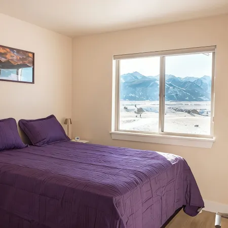 All new inside, 3-bedroom house, WiFi, AC beautiful Paradise Valley Yellowstone Hotels in Emigrant