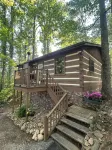 Peaceful, extremely clean Treehouse  cottage 10 min. from National Park entrance