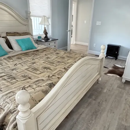 Stunning 3-Story Lakehouse in Sylvan Beach, Sleeps 10, WiFi & Walk to the Beach!