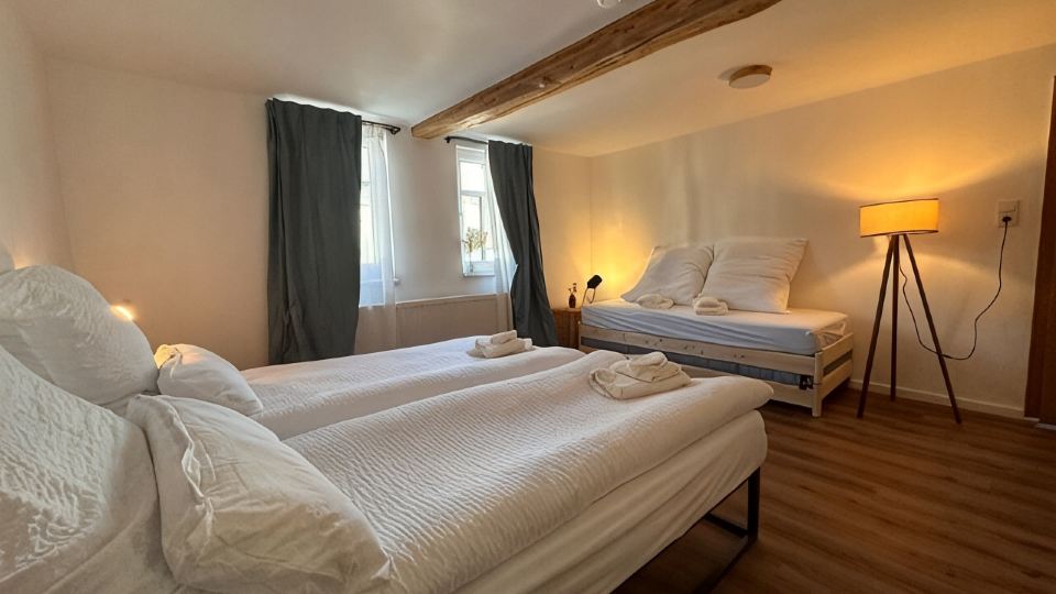 Peace and nature with space for 6 people, garden, terrace and garage in the valley