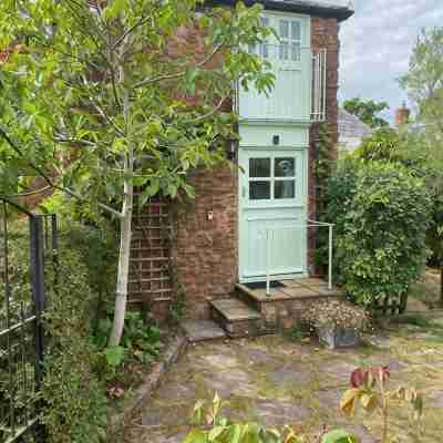 Delightful Barn Conversion in village beneath the beautiful Quantock Hills AONB Hotel Exterior