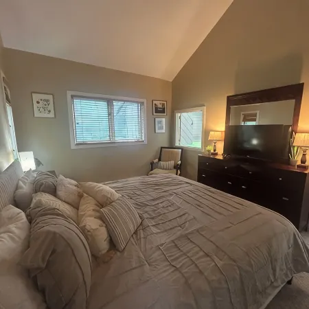 Lodge on the Loop, a pet-friendly retreat with private hot tub & sauna