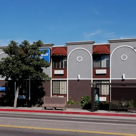 SureStay Hotel by Best Western Beverly Hills West La Отели рядом с достопримечательностью «Торгово-развлекательный комплекс The Grove»