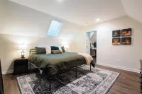 Heated Pool, Hot Tub, Game Room, EV charger, Sleeps 20 - 4-Star